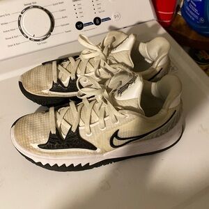 Kyrie basketball shoes